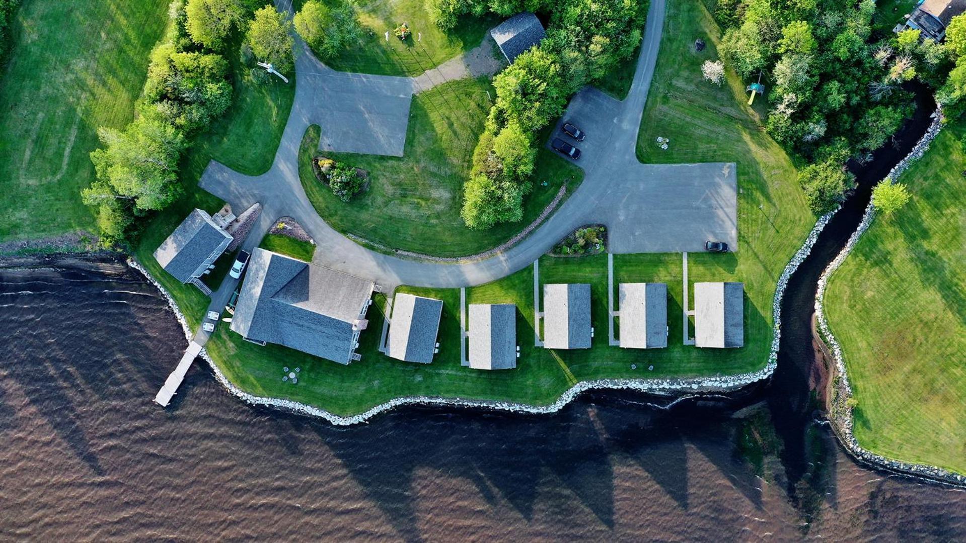 Keltic Quay Cottages & Bayfront Lodge Whycocomagh Eksteriør billede