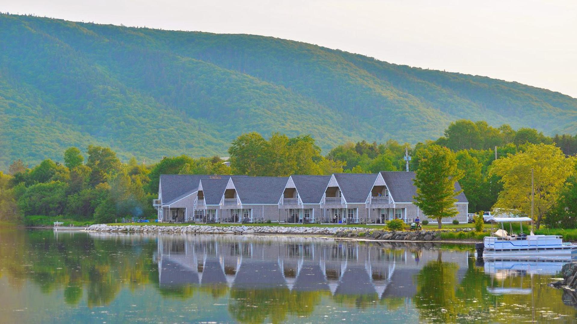 Keltic Quay Cottages & Bayfront Lodge Whycocomagh Eksteriør billede